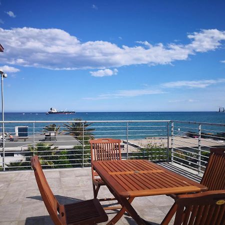 Appartamento Deluxe Con Terrazza Sul Mare Σαβόνα Εξωτερικό φωτογραφία