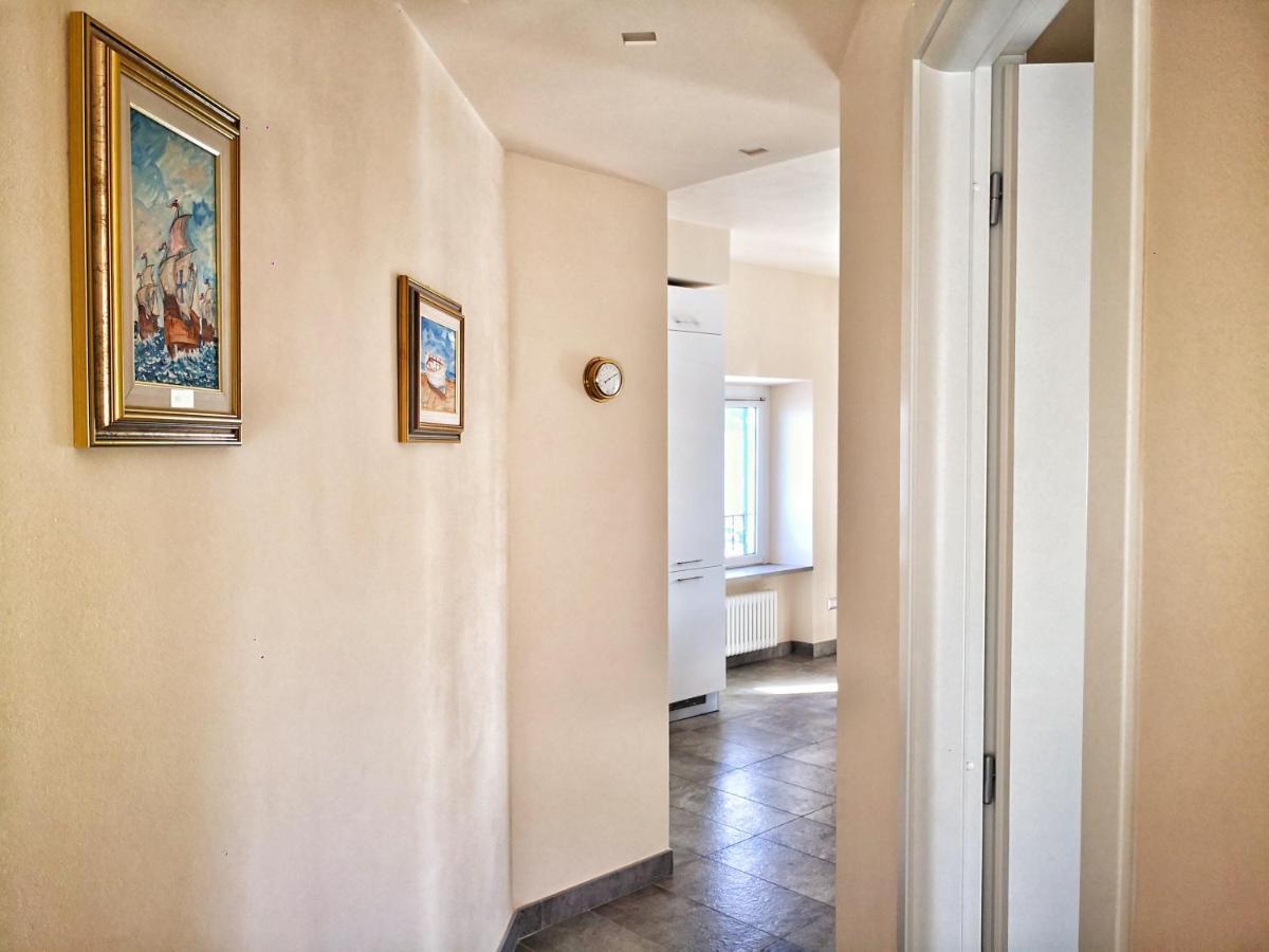 Appartamento Deluxe Con Terrazza Sul Mare Σαβόνα Εξωτερικό φωτογραφία