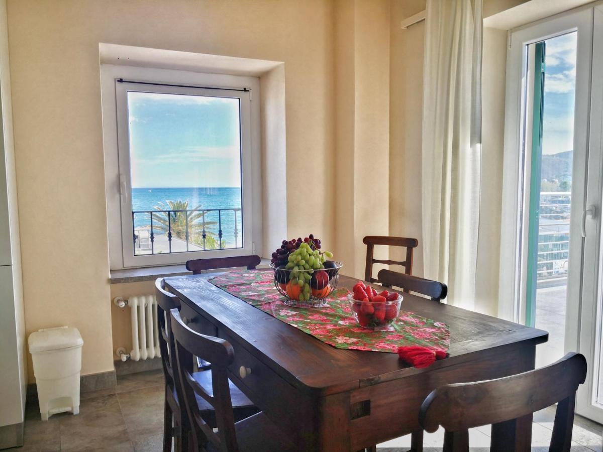 Appartamento Deluxe Con Terrazza Sul Mare Σαβόνα Εξωτερικό φωτογραφία