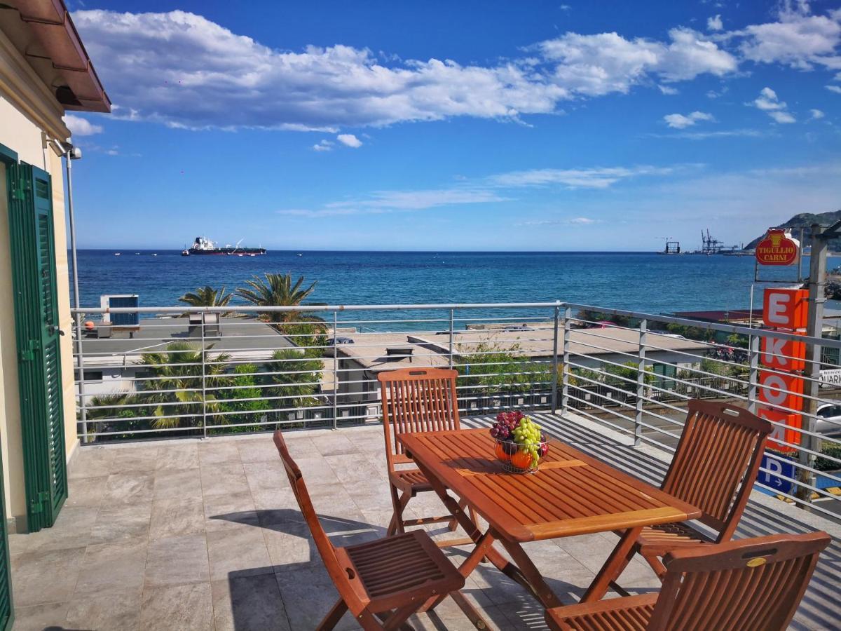 Appartamento Deluxe Con Terrazza Sul Mare Σαβόνα Εξωτερικό φωτογραφία