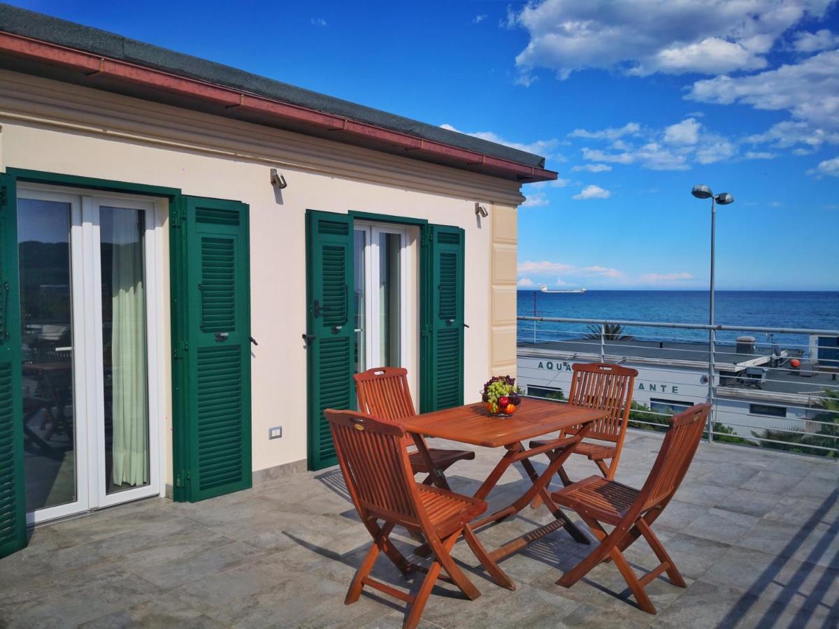 Appartamento Deluxe Con Terrazza Sul Mare Σαβόνα Εξωτερικό φωτογραφία